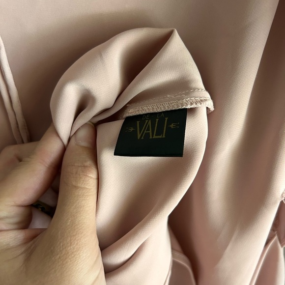 De La Vali Light Pink Backless Mini Dress with Long Sleeves - Picture 4 of 5